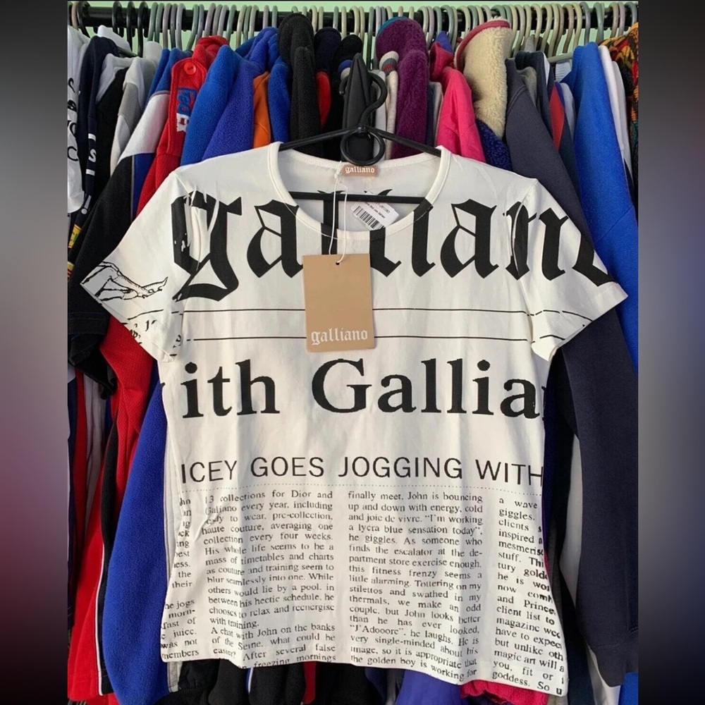 NWT JOHN GALLIANO NEWSPAPER GAZETTE WHITE WOMENS T-SHIRT - Picture 2 of 7